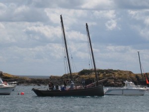 Festival du chant de marins : cotre breton à Bréhat