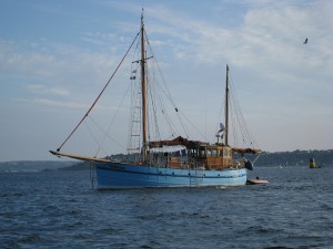 Festival du chant de marins : ancien chalutier à Bréhat