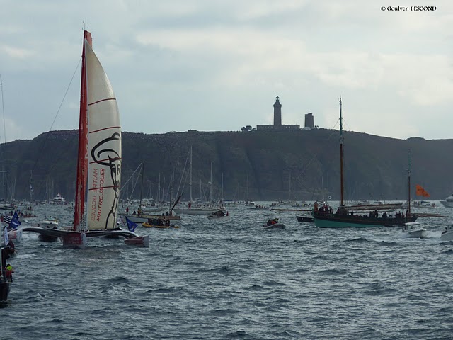 Maitre Jacques et bateaux suiveurs Route du Rhum 2010