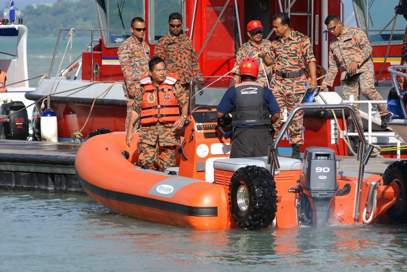 sealegs-amphibie-rib-6-1m_rescue_sauvetage_b